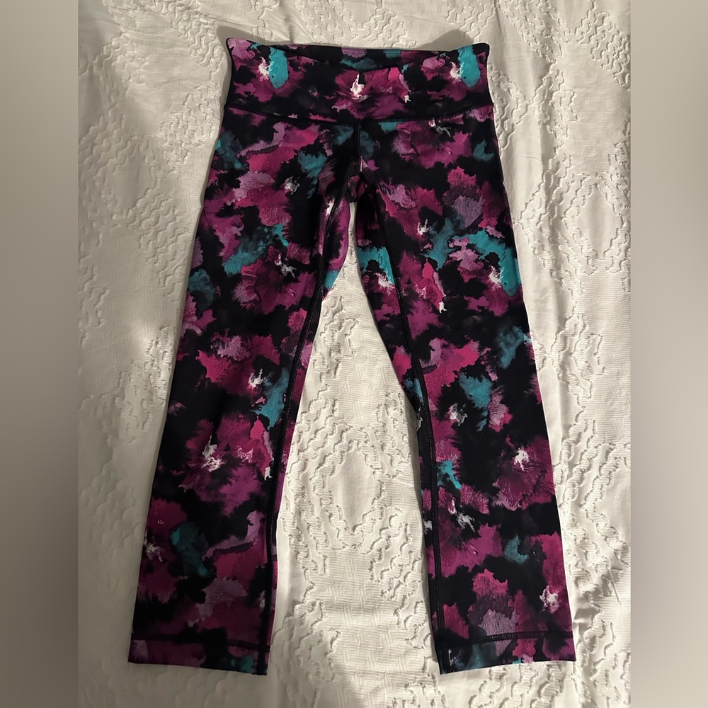 Lululemon Wunder Under Crop - Size 6
